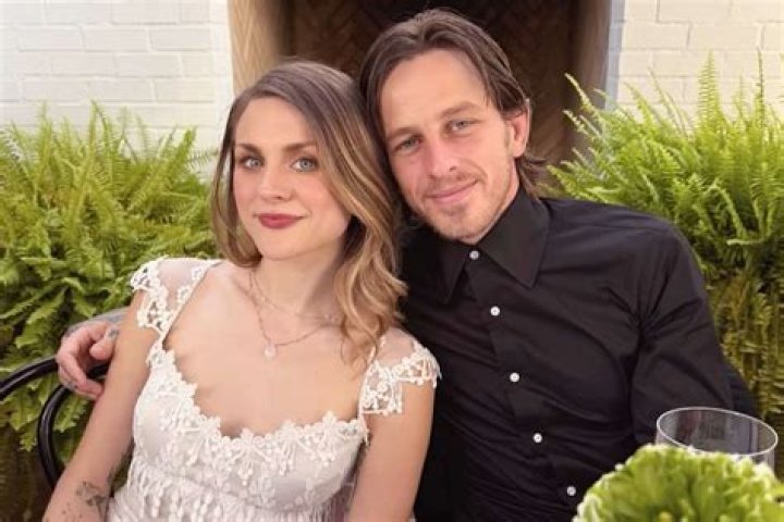 Oli Sykes' Wife: A Look at His Personal Connections