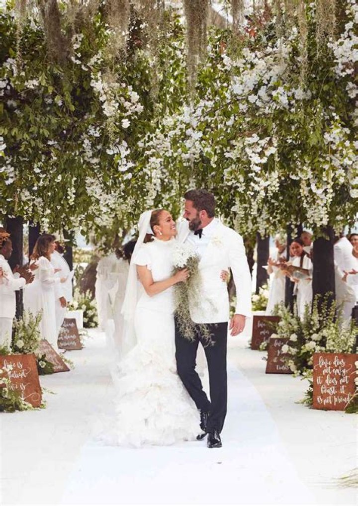Unveiling the Mystery: The Enduring Fascination with Ben Affleck and Jennifer Garner Wedding Photos